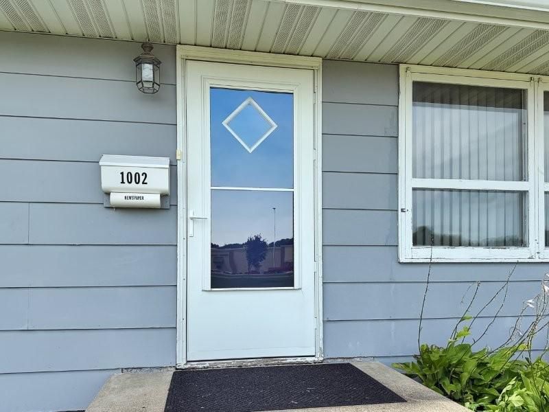 1002 S State St, Fairmont, MN 56031