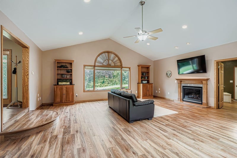 28800 Gaylord Ave, Cannon Falls, MN 55009