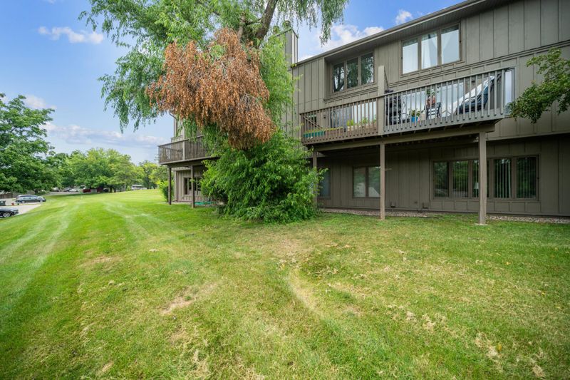 9052 Neill Lake Rd #B, Eden Prairie, MN 55347
