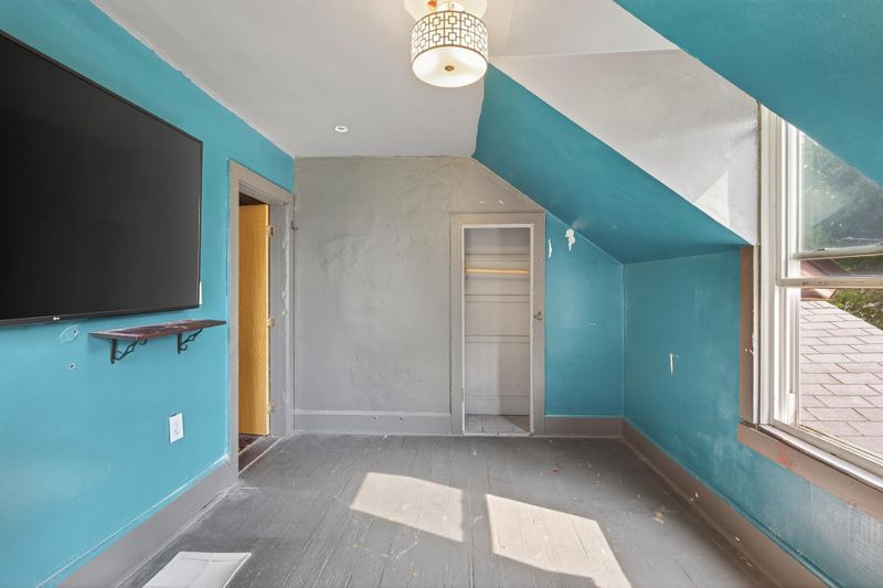 935 Duchess St, Saint Paul, MN 55106