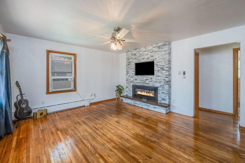 320 S Waterville Ave, Le Center, MN 56057