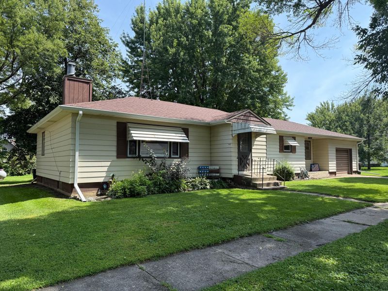 315 Palmer St N, Alpha, MN 56111