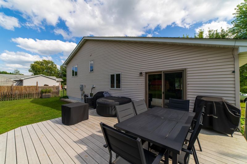 415 1st St SW, Hinckley, MN 55037