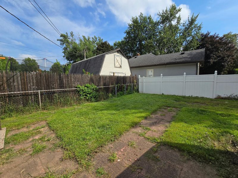 1076 Hatch Ave, Saint Paul, MN 55103