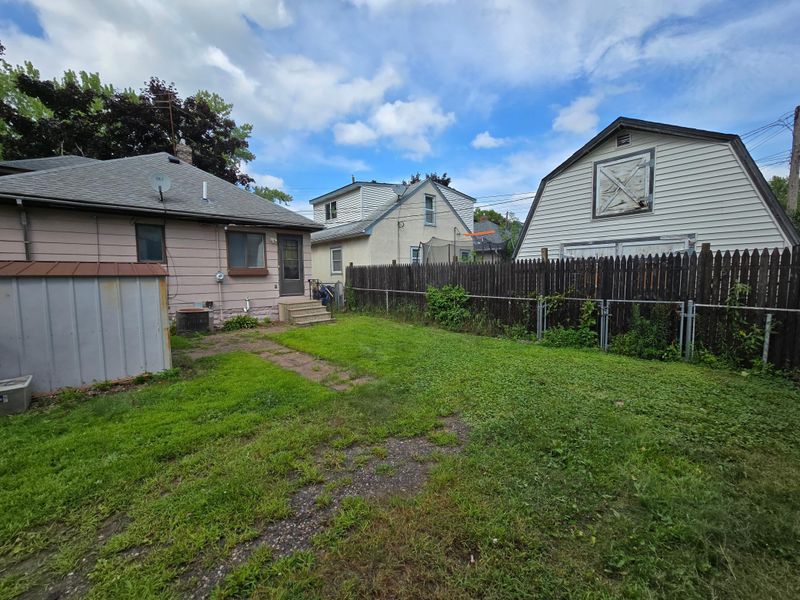 1076 Hatch Ave, Saint Paul, MN 55103