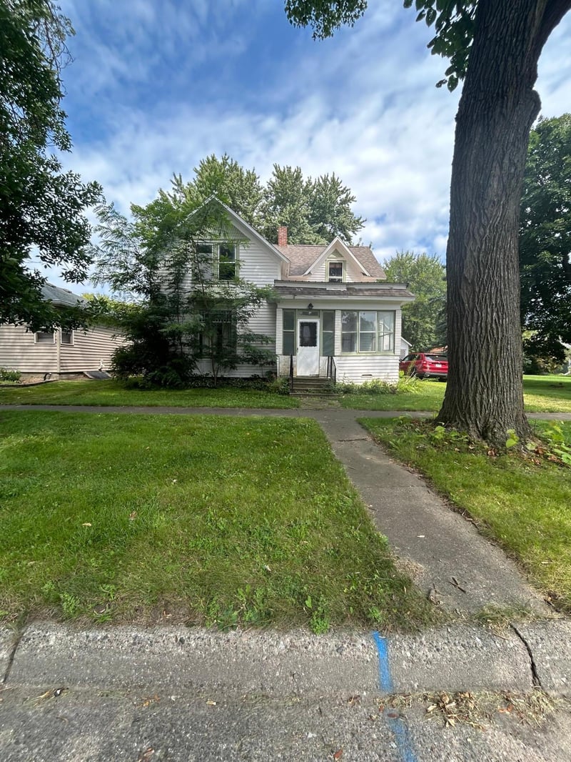 126 1st St SE, Blooming Prairie, MN 55917