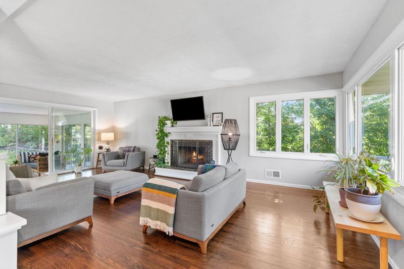 4707 W 70th St, Edina, MN 55435