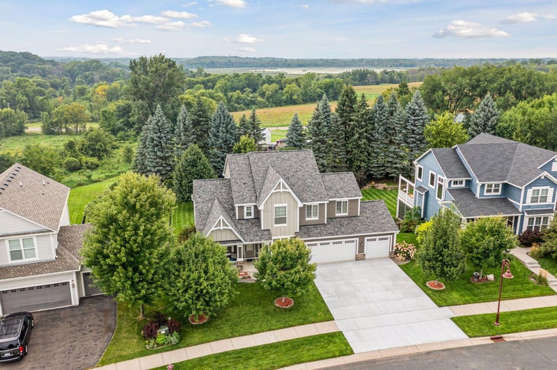 11318 Hackberry Ln, Osseo, MN 55369
