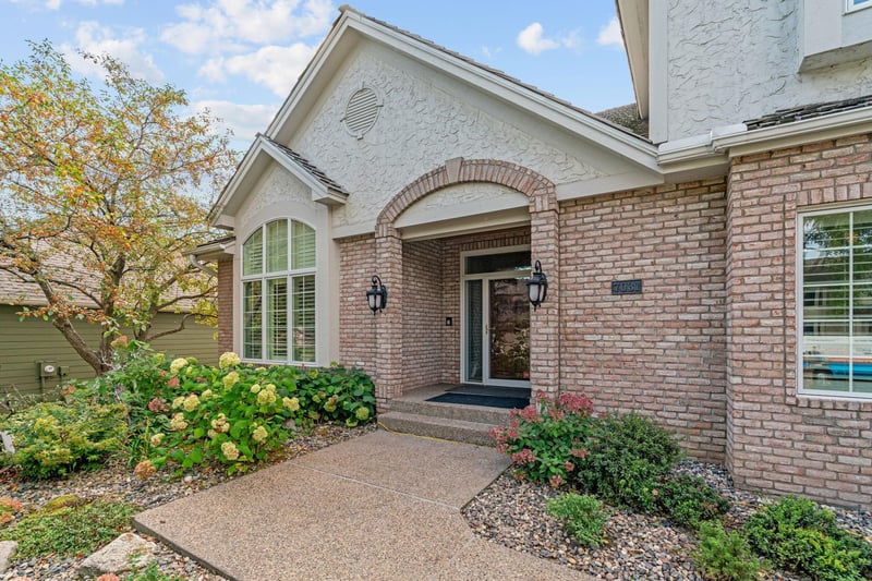 7031 Kenmare Dr, Bloomington, MN 55438