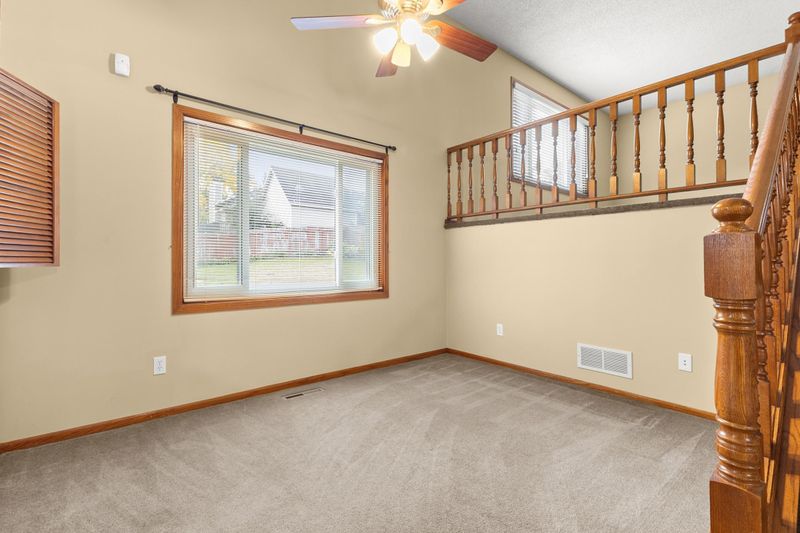 11921 Baypoint Dr, Burnsville, MN 55337