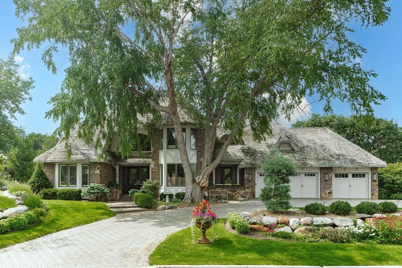 839 Park Place Dr, Mendota Heights, MN 55118