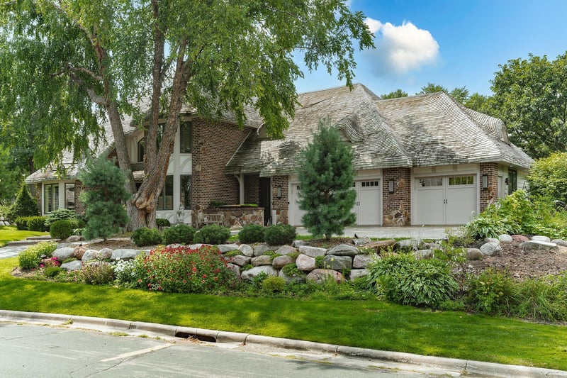 839 Park Place Dr, Mendota Heights, MN 55118
