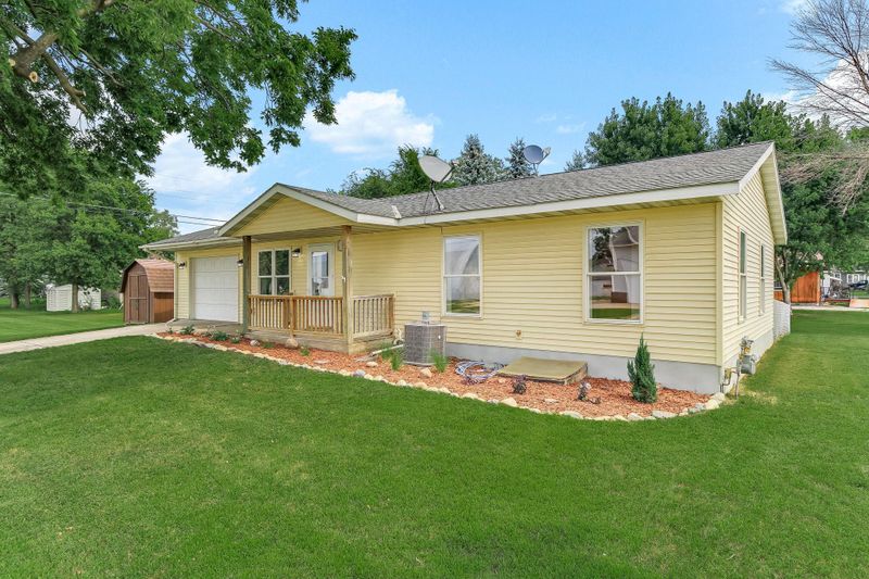 320 20th St NW, Faribault, MN 55021