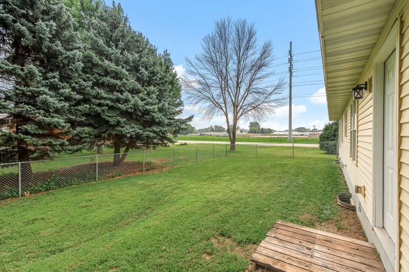 320 20th St NW, Faribault, MN 55021
