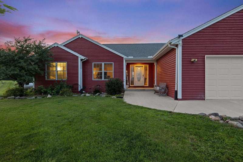 9332 110th St SW, Howard Lake, MN 55349