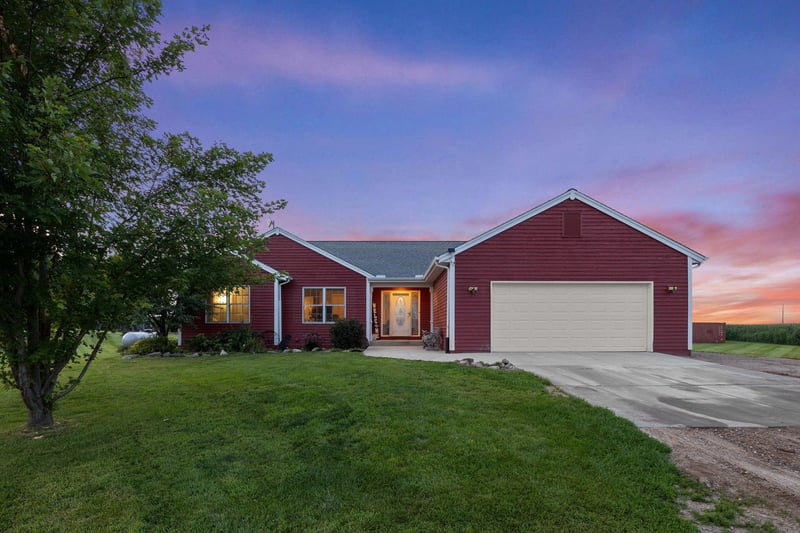 9332 110th St SW, Howard Lake, MN 55349