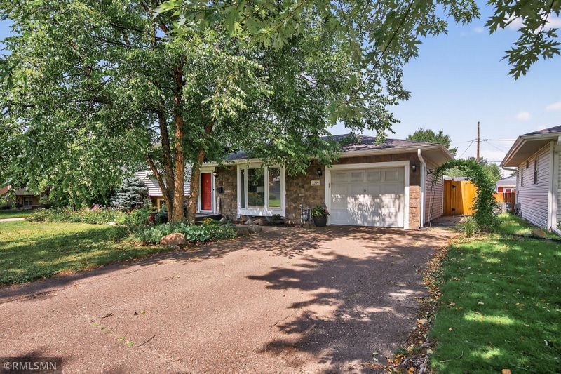 2299 16th Ave E, North Saint Paul, MN 55109
