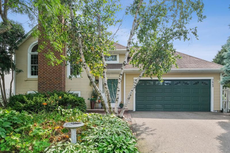 7605 W 111th St, Bloomington, MN 55438