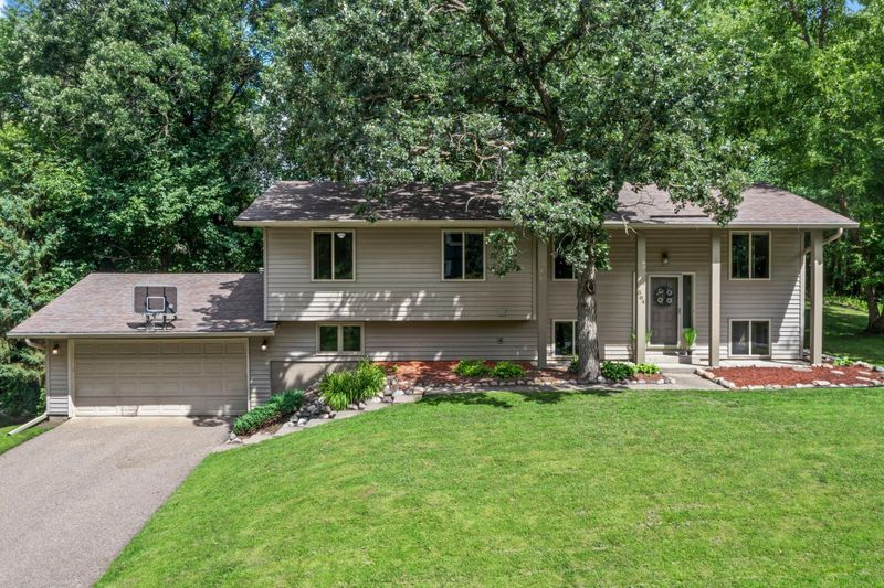 504 E 135th St, Burnsville, MN 55337