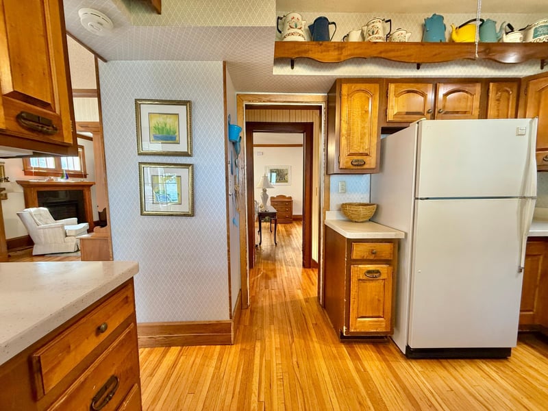 227 Lake Ave N, Spicer, MN 56288