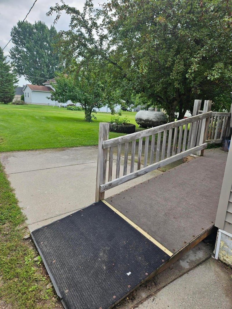 215 2nd St N, Middle River, MN 56737
