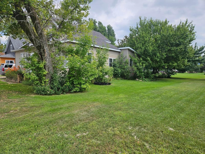 215 2nd St N, Middle River, MN 56737