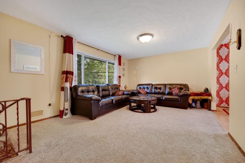 6140 Utah Ave N, New Hope, MN 55428