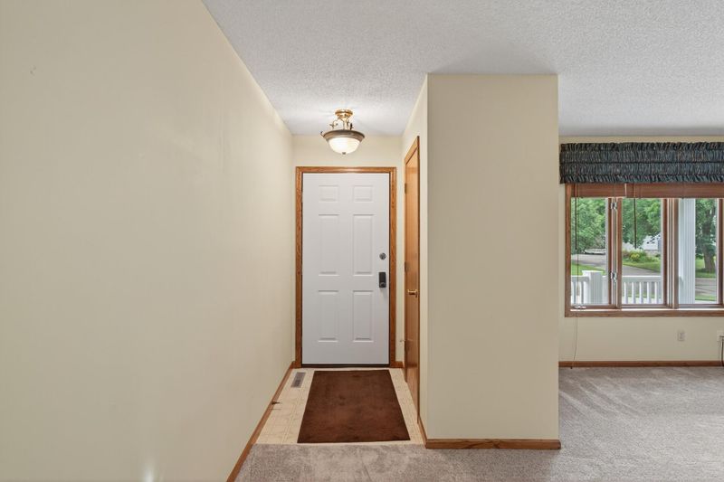 9160 Hillside Trl S, Cottage Grove, MN 55016
