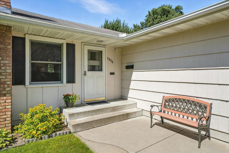 5808 Chowen Ave S, Edina, MN 55410