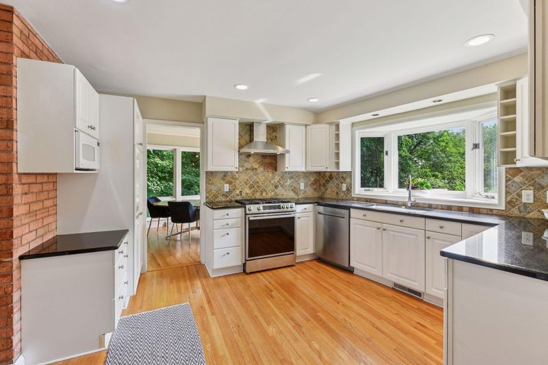 4156 Hillcrest Ln, Wayzata, MN 55391