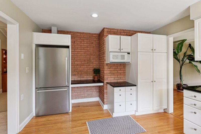 4156 Hillcrest Ln, Wayzata, MN 55391