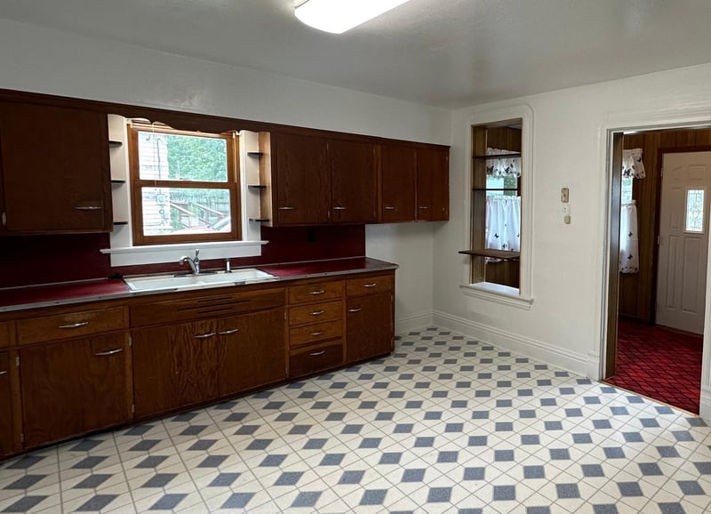 101 Center St, Ostrander, MN 55961
