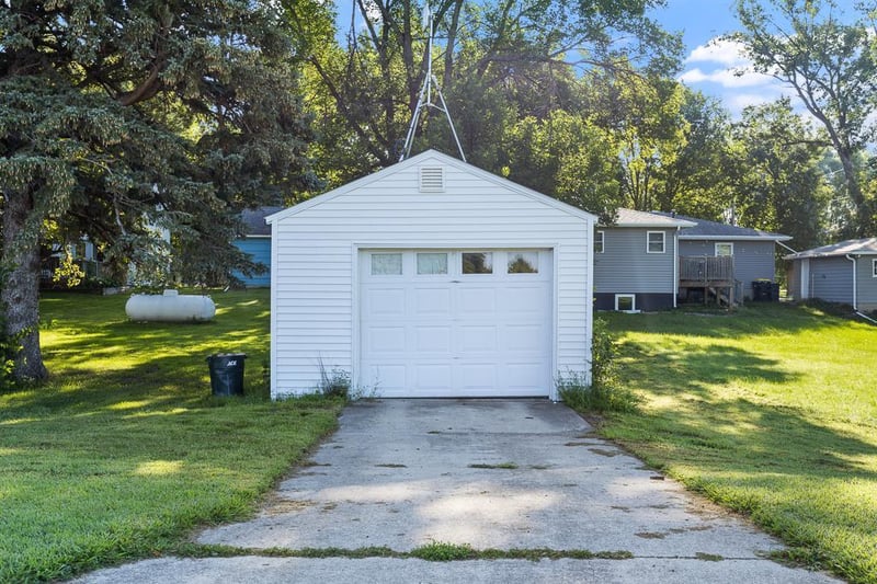 203 Lexington St, Milroy, MN 56263