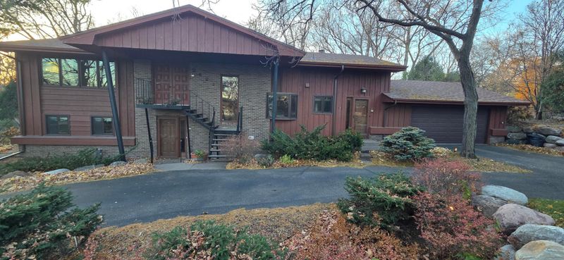 2421 Lee Ave N, Golden Valley, MN 55422