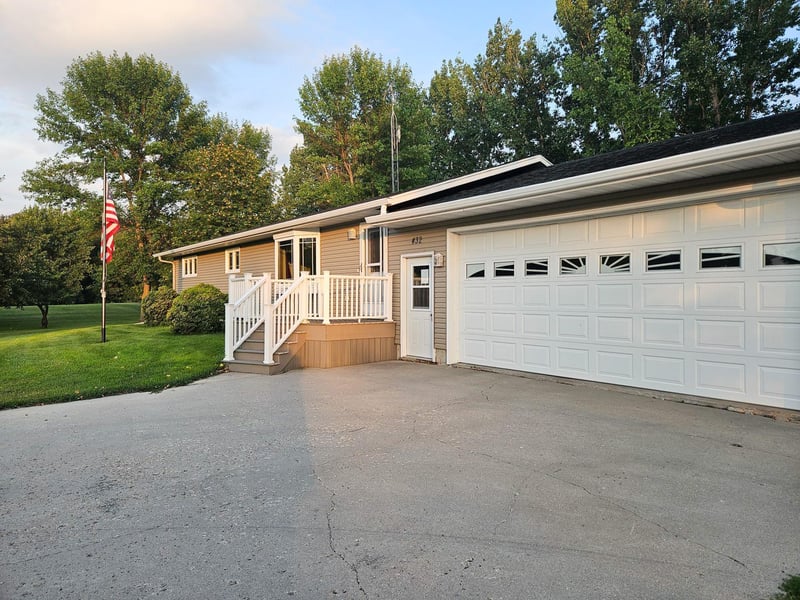 432 E 2nd St, Argyle, MN 56713