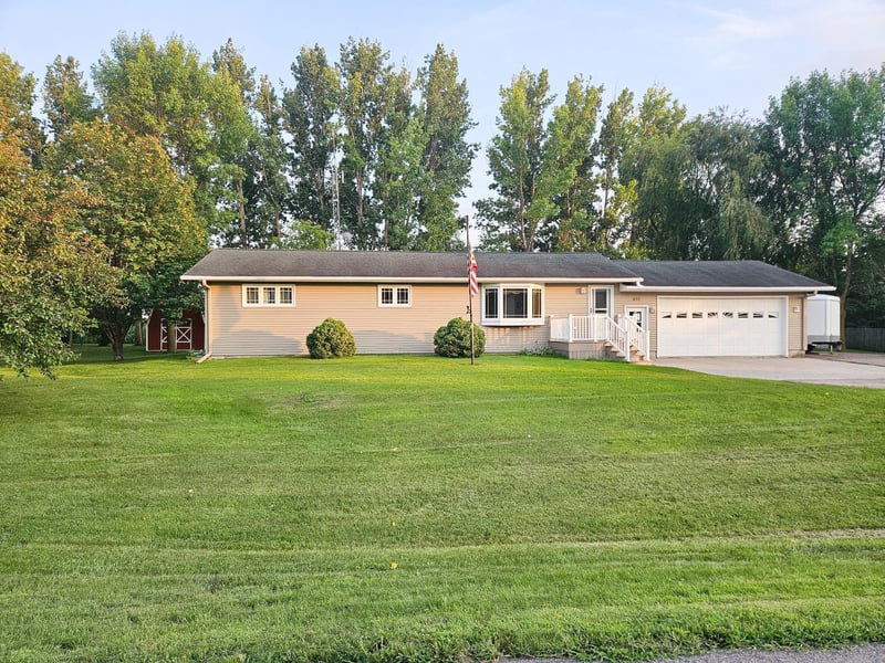 432 E 2nd St, Argyle, MN 56713