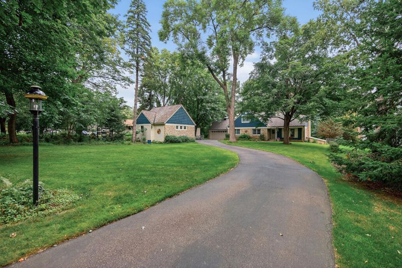 8600 Riverview Ln, Brooklyn Park, MN 55444