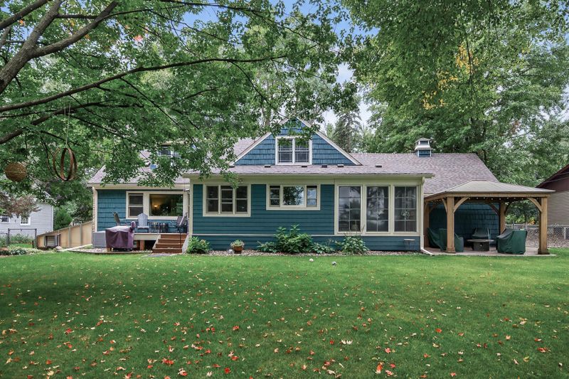8600 Riverview Ln, Brooklyn Park, MN 55444