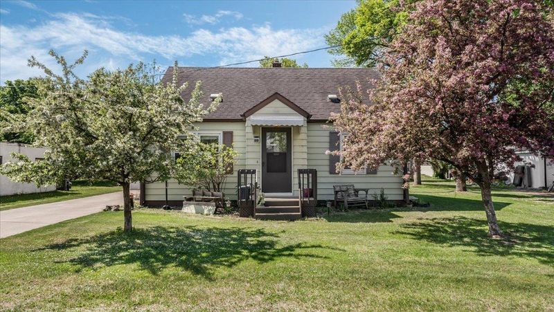 335 Cossairt Ave W, Eden Valley, MN 55329