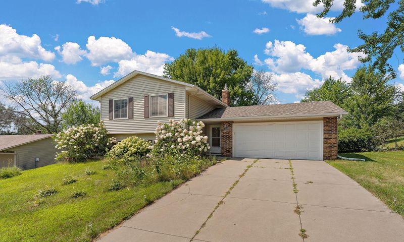 10340 Wyoming Ave S, Bloomington, MN 55438