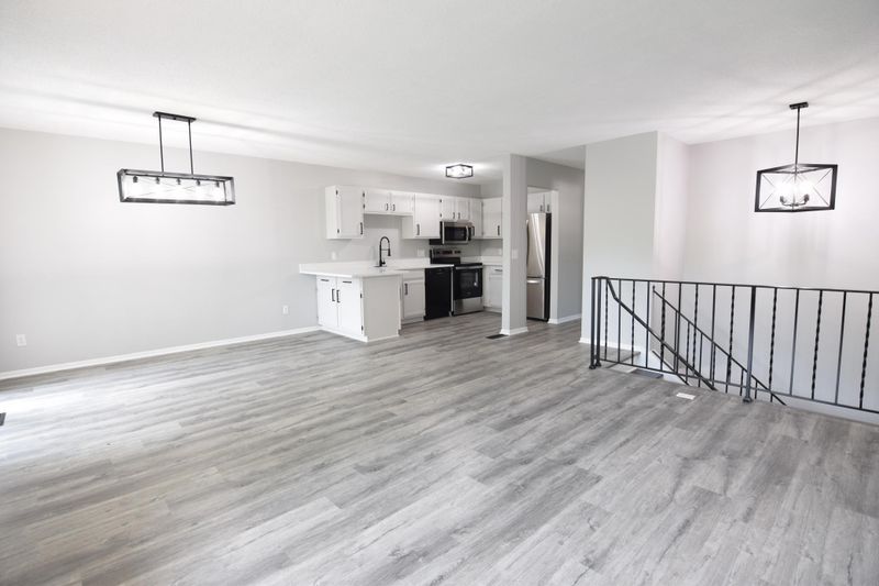 831 Evergreen Cir, Burnsville, MN 55337