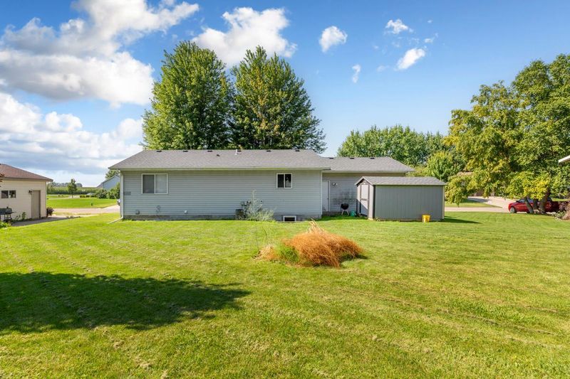 506 Miller Ln, Saint Clair, MN 56080