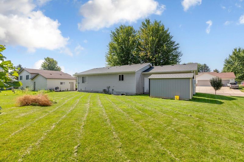 506 Miller Ln, Saint Clair, MN 56080