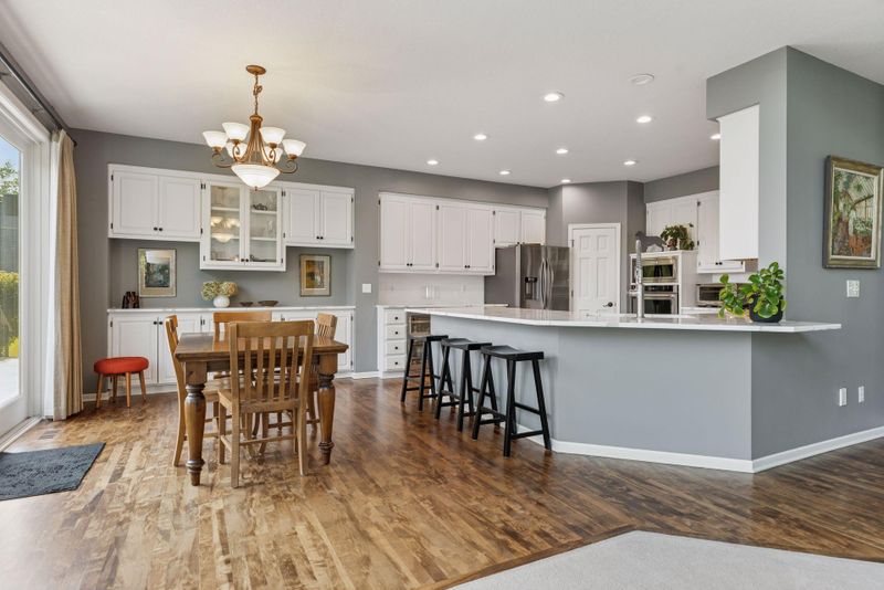 4040 Lakeridge Rd, Chanhassen, MN 55331