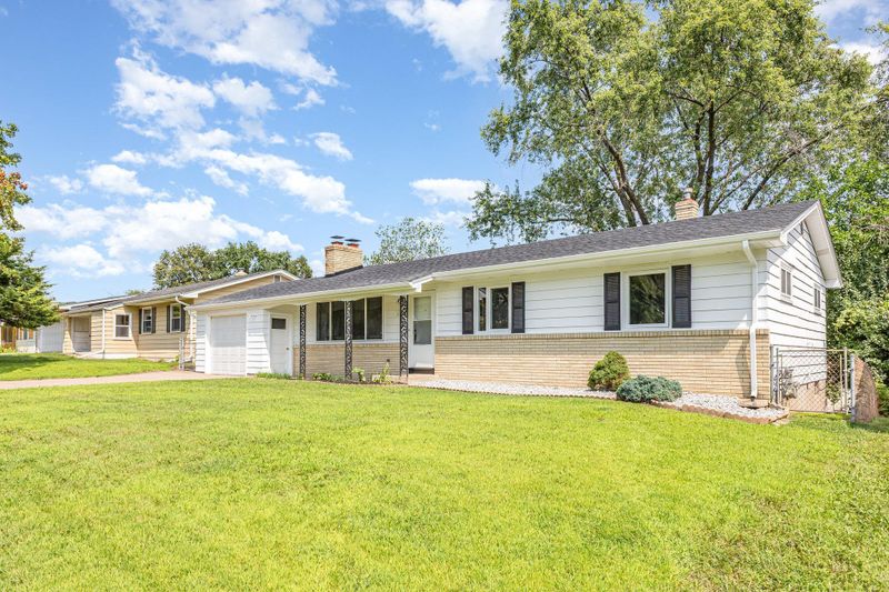 136 White Bear Ave N, Saint Paul, MN 55106