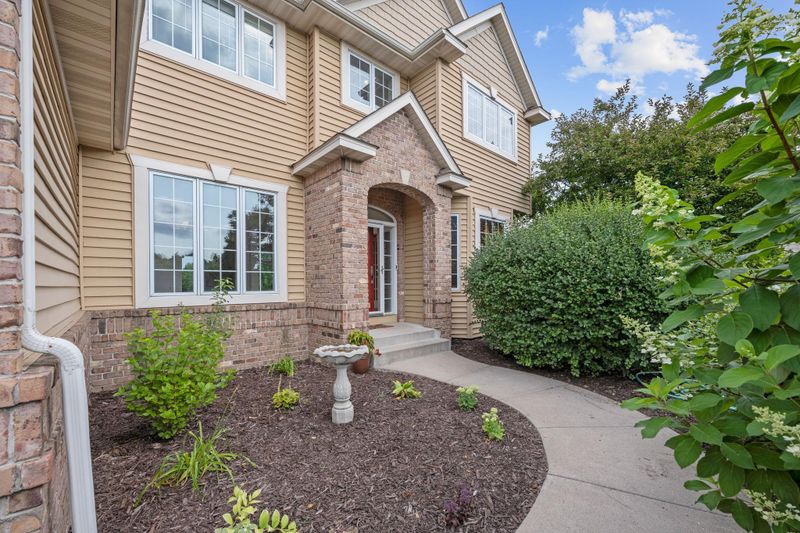 2306 Delina Cir, Hugo, MN 55038