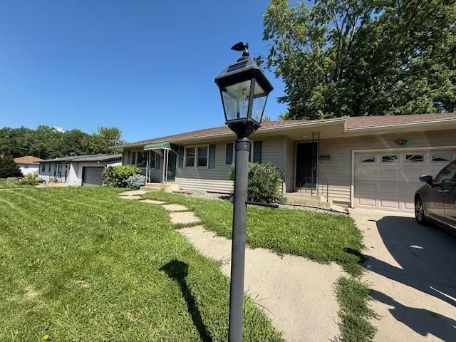 230 W 3 1/2 St, Waconia, MN 55387