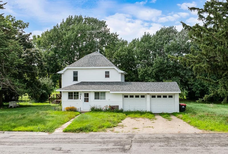 520 East St, Echo, MN 56237