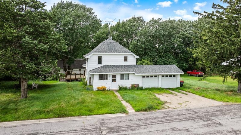 520 East St, Echo, MN 56237