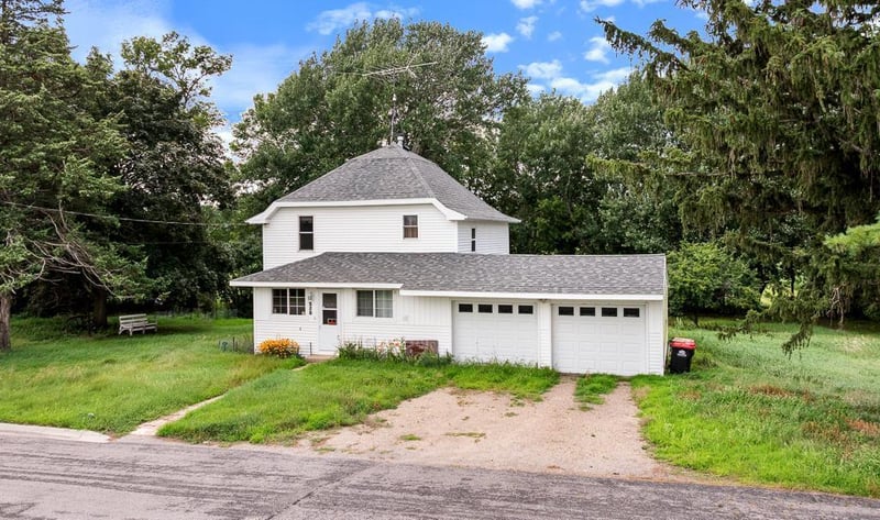 520 East St, Echo, MN 56237